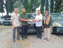 Pemprov Sulsel Serahkan Kendaraan Operasional Untuk Dukung Pelayanan Kanwil Haji dan Umrah