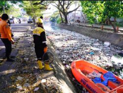 BPBD Kota Makassar Pelopori Aksi Pembersihan Kanal Bersama Kecamatan Mamajang, DLH, dan Dinas PU
