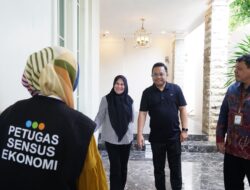 Bentuk Dukungan, Wabup Gowa dan Istri Kompak Ikuti Pendataan Sensus Ekonomi 
