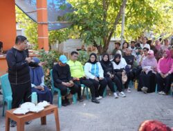Wali Kota Munafri didampingi Kepala Dinas Kesehatan Makassar Sambangi Pulau Langkai dan Lanjukang, Pastikan Pemenuhan Layanan Dasar 