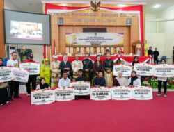 Hari Jadi Kabupaten Luwu ke-67, Gubernur Sulsel Serahkan Bantuan Keuangan Rp10 Miliar
