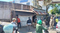Satpol PP Makassar Lakukan Pendekatan Humanis, Lapak Berdiri 30 Tahun di Telkomas Dibongkar Mandiri