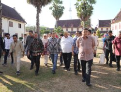 Wali Kota Makassar Temani Menteri Kebudayaan Jelajahi Gedung Benteng Rotterdam 