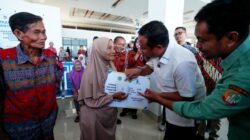 Bandara Bua Bakal Diperpanjang, Gubernur Sulsel Serahkan Ganti Rugi ke 50 Pemilik Lahan