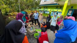 Dorong Sikap Ramah Lingkungan, Mahasiswa KKN Unhas Bantu Warga Berinovasi Membuat Deterjen Untuk Menekan Produksi Limbah Cair Rumah Tangga.