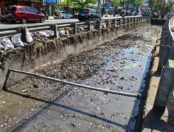 Aduan Warga via Lontara Plus Direspons, PU Makassar Normalisasi Saluran di Jalan Pengayoman