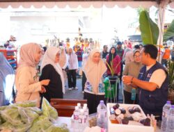 Plogging Kumpulkan 49 Kilogram Sampah, DLH Serahkan Motor Viar untuk Operasional Pantai Losari