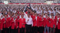 Dihadapan Ribuan PKKMB Unhas, Rektor Mengajak Mahasiswa Tinggalkan Perilaku Yang Dapat Mencoreng Nama Baik Kampus.