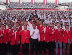 Dihadapan Ribuan PKKMB Unhas, Rektor Mengajak Mahasiswa Tinggalkan Perilaku Yang Dapat Mencoreng Nama Baik Kampus.