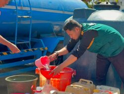 Bantu Warga Terdampak Kekeringan di Ujung Tanah, WIZ Salurkan Sedekah Air Bersih di Cambayya