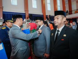 Pengabdian hingga 30 Tahun, Gubernur Sulsel Sematkan Satyalencana kepada 398 PNS