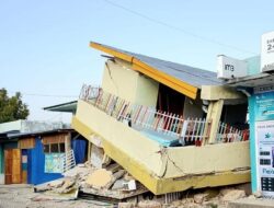 Kapal Kemanusiaan PMI Kirim Bantuan 258 Ton untuk Korban Gempa NTT, JK Pastikan Distribusi Tepat Sasaran