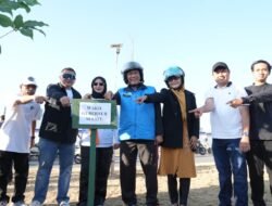 Kepala BKN Riding Vespa Bersama Wali Kota Makassar Sambil Hijaukan Kawasan CPI