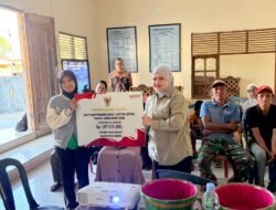 Gubernur Sulsel Salurkan Bantuan Pasang Baru Listrik untuk 130 Rumah Tangga di Gowa dan Bantaeng