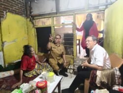 Bentuk Kepedulian Kepada Warga, Camat Wajo Kunjungi dan Serahkan Bantuan ke Mantan Ketua LPM Kelurahan Melayu, Arifin
