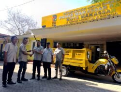 Bantu Petugas Kebersihan, Perumda Pasar Makassar Terima Bantuan Motor Tiga Roda untuk Pasar Senggol