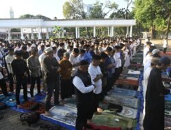 Di Tengah Kemarau Panjang, Gubernur Andi Sudirman Bersama Ribuan Warga Gelar Salat Istisqa