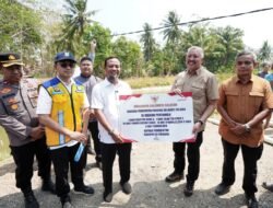 Gubernur Sulsel Tinjau Aliran Primer Sungai Saddang Pinrang-Serahkan Bantuan Pompa Ponton Atasi Kekeringan di Musim Tanam Sela