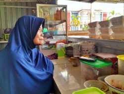 Di Usia 70 Tahun, Ibu Paini Lipat Gandakan Omzet UMKM Demi Impian Umrah Lewat Bantuan WIZ dan Paragon